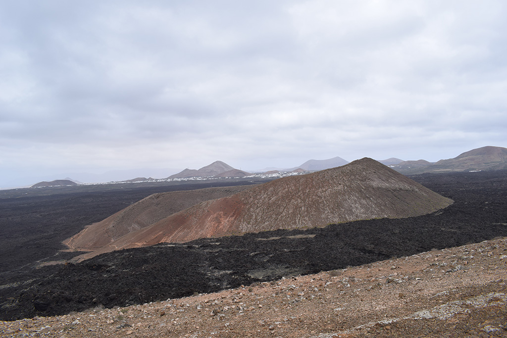 Vue sur le petit volcan voisin Caldereta
